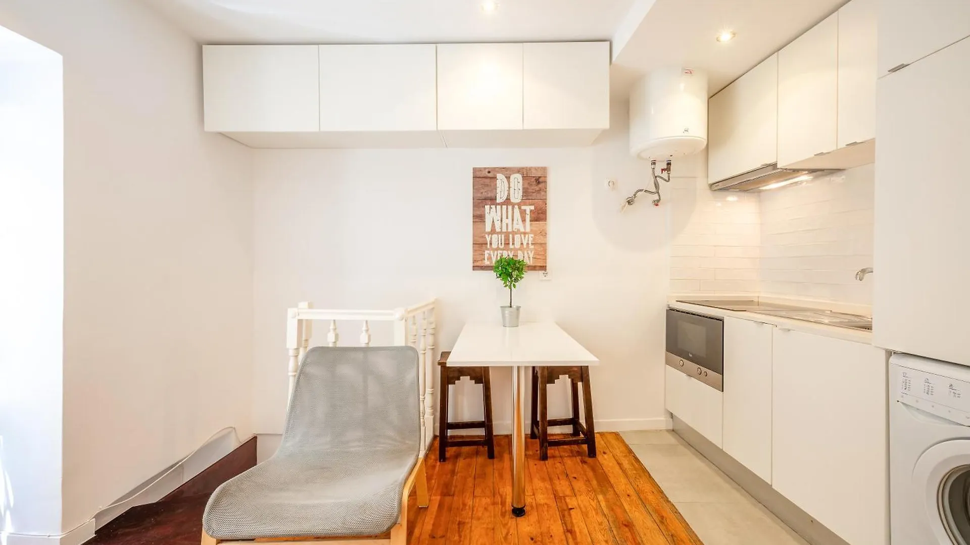 Appartamento Cozy Getaway In Alfama By Lovelystay Lisbona